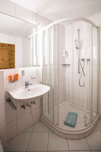 Bathroom 2, Hotel Chalamandrin, Inn