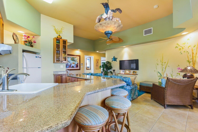 Interior 3, Third Floor Penthouse - AC - Excellent Views Ocean - Walk To Beach - Vrkcv, Hawaii