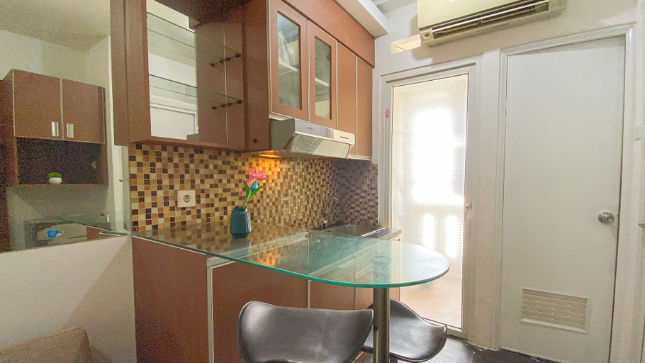 Dining room, Good Choice And Elegant 2Br At Green Pramuka City Apartment, Jakarta Pusat