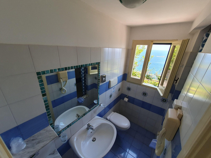 Bathroom 5, Hotel Torre Saracena, Salerno