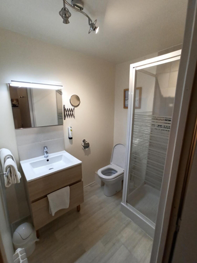 Bathroom 3, Le Prince Noir, Lot-et-Garonne