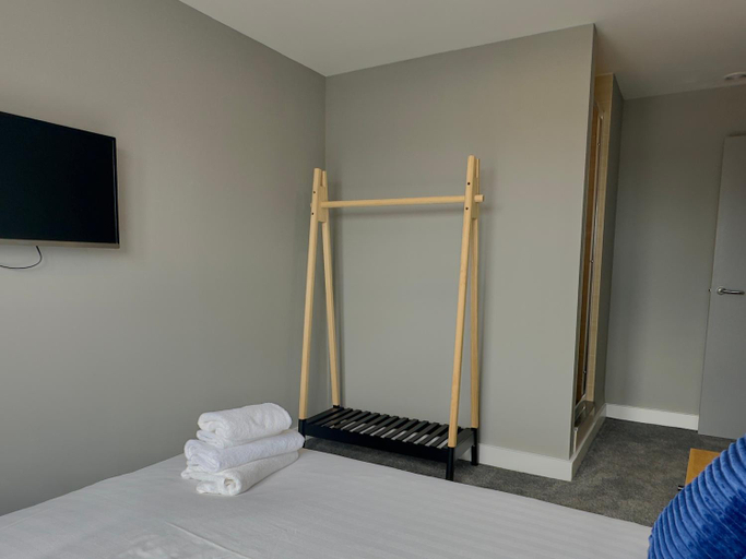 Bedroom 2, Monarchs Quay Arena Apartments by Happy Days, Sefton