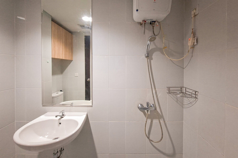 Bathroom 5, Neat Studio Apartment Near Ice Bsd At Casa De Parco, Tangerang