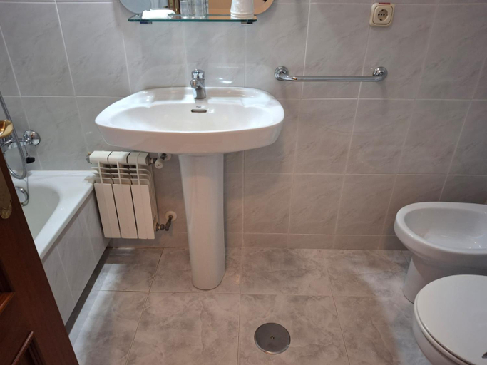 Bathroom 5, Pension Capital de Galicia, A Coruña