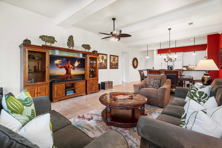 Living area 5, Updated Unit - Perfect Location - Vrkcv, Hawaii