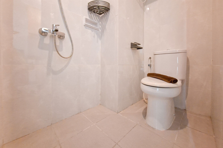 Bathroom 5, Cozy Living Studio Room At Serpong Garden Apartment, Tangerang