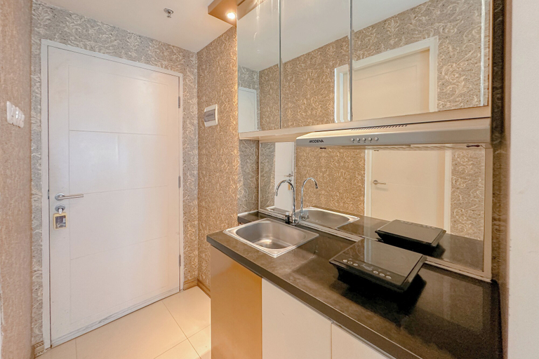 Private kitchen 2, Studio Apartment With Access To Pakuwon Mall At Orchard Supermall Mansion, Surabaya