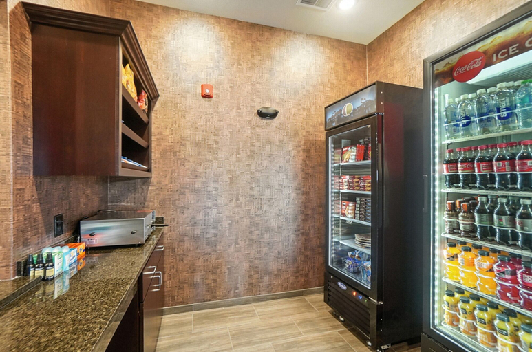 Food & Drinks 5, Cobblestone Hotel & Suites-Bellefontaine, Logan