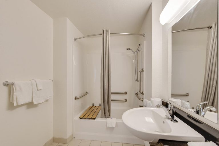 Bathroom 4, Motel 6 Virginia Beach, Virginia Beach