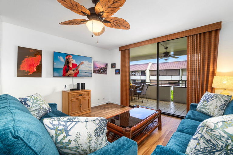 Living area 5, Island Retreat With Concierge - Central AC - Walk to Beach - Vrkcv, Hawaii