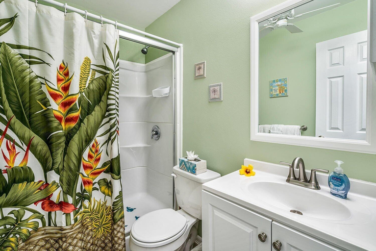 Bathroom, Desirable Ground Floor Unit - AC & Wifi - Concierge Included- Vrkcv, Hawaii