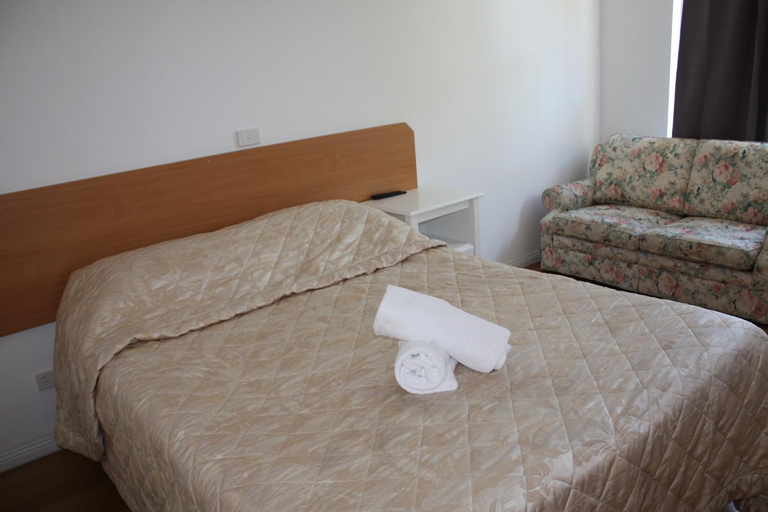 Others 2, Coburg Motor Inn, Melbourne