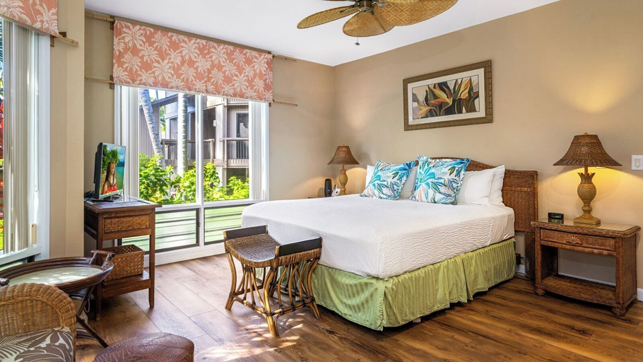 Room 4, Sunset & Golf Course Views - AC & Wifi - Shady Lanai! - Vrkcv, Hawaii