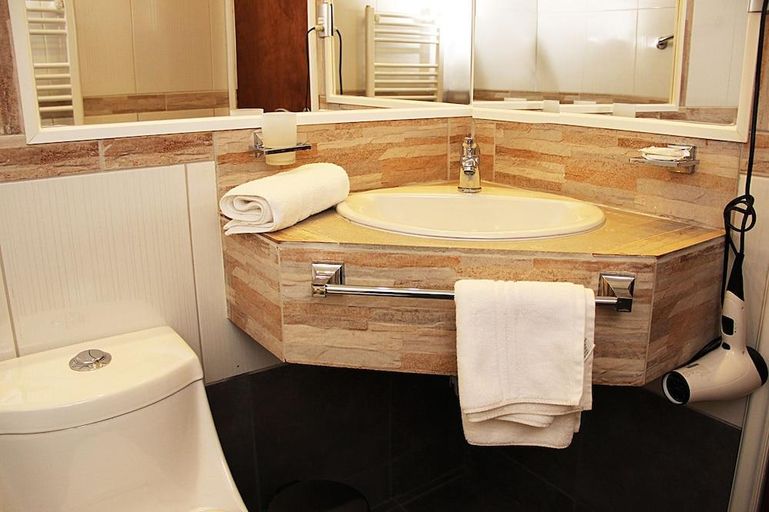 Bathroom 4, Hotel Rucaitue, Osorno