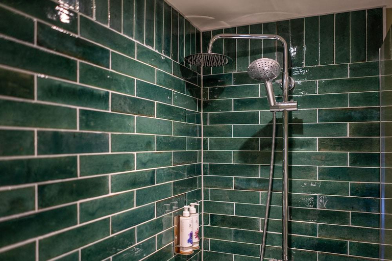Bathroom 3, Dean Park Inn, Bournemouth
