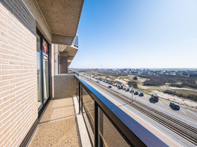 Others 5, Apartment with sunny terrace and sea view, West-Vlaanderen