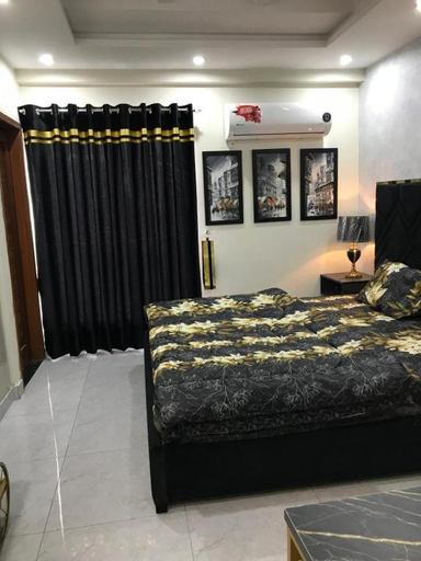 Bedroom 3, Elegant Palace Guest House Karachi, Karachi