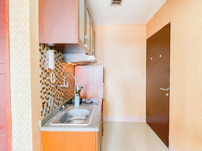 Private kitchen 3, Warm Wood Accents Studio At Mangga Dua Apartment, Jakarta Pusat