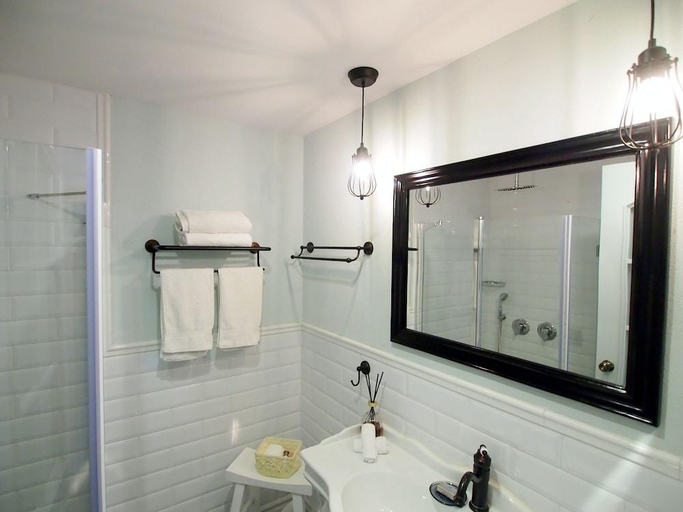 Bathroom 5, Carmella Boutique Hotel