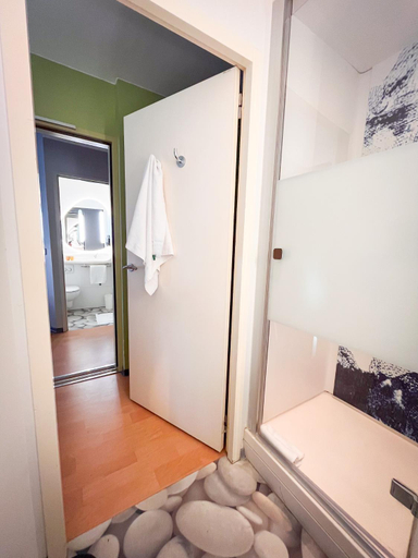 Bathroom 5, Ibis budget Lille Gares Vieux-Lille, Nord