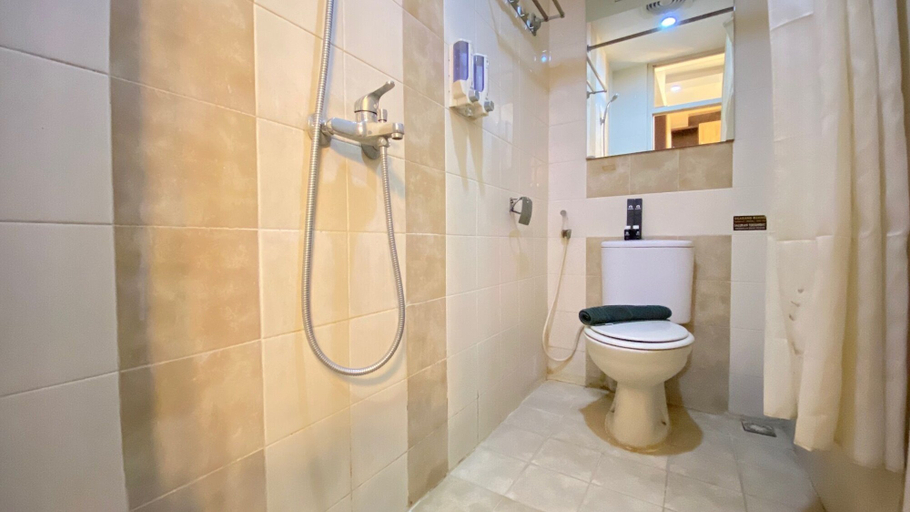 Bathroom 4, Spacious 1Br Apartment At The Edge Cimahi Bandung, Cimahi