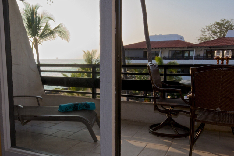 Others 3, Almost Ocean Front - Beautiful Woodwork - Top Floor - Vrkcv, Hawaii