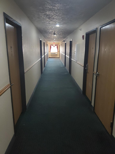 Public Area 2, Super 7 Inn Tecumseh, Johnson