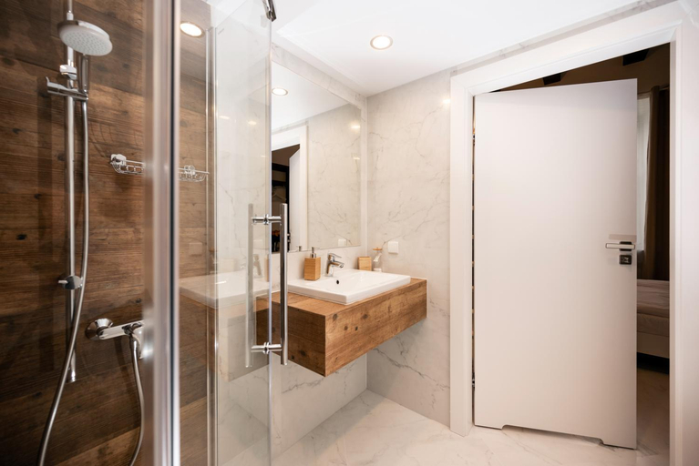 Bathroom 4, Hive Family House, Kraków City