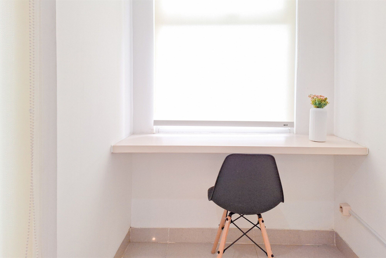 Dining room, Cozy Living Studio Room At Serpong Garden Apartment, Tangerang
