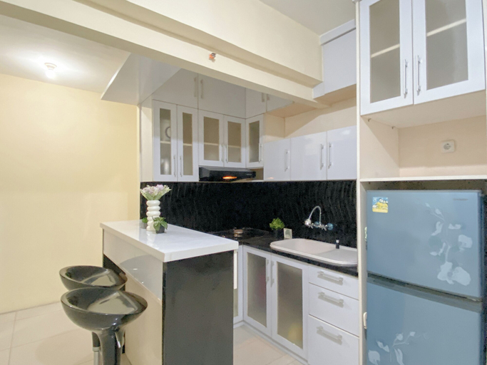 Private kitchen 5, Combined 1Br With Extra Room Apartment At Green Pramuka City, Jakarta Pusat
