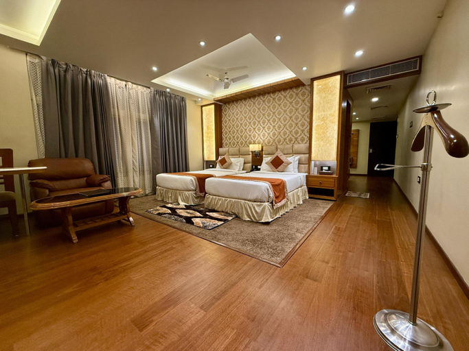 Others 5, Hotel Grand Empire, Patna