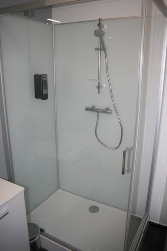 Bathroom 3, Le P'tit Bouchon, Vosges