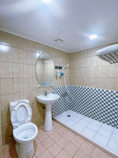Bathroom 3, A22 Wei Lu Hotel, Taoyuan