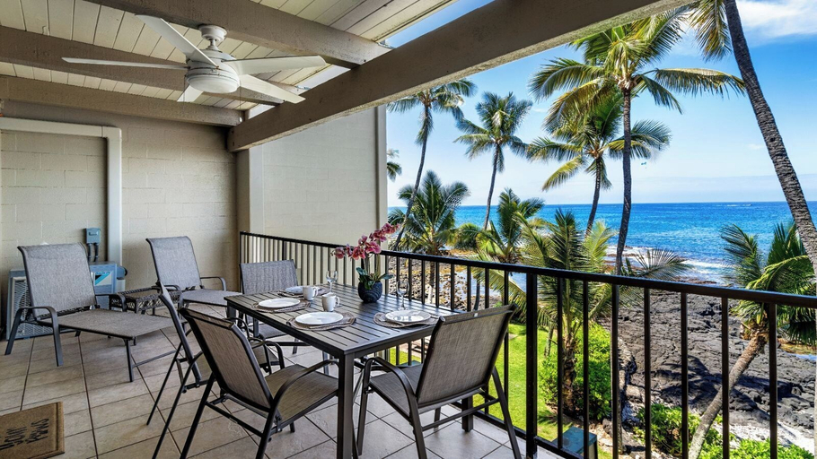 Outdoor dining 2, Ocean Front With Private Lanai - In-unit AC - Vrkcv, Hawaii
