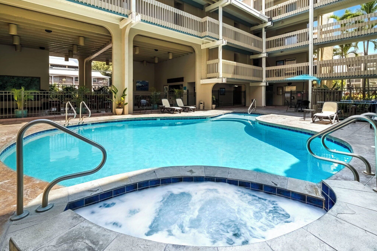 Pool 2, Ocean Front - Watch Dolphins From the Lanai - Wi-fi - Next to Beach- Vrkcv, Hawaii