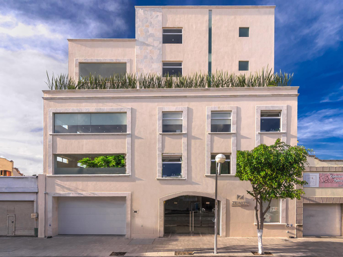 Exterior & Views