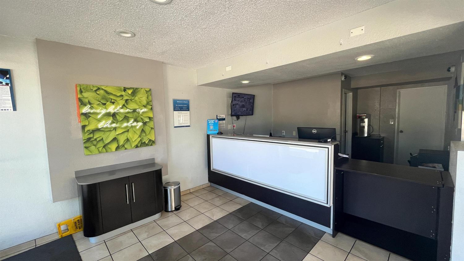 Public Area 2, Motel 6 Modesto, Ca, Stanislaus