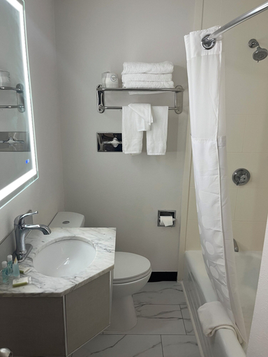 Bathroom 4, Howard Johnson by Wyndham Malden Boston Area, Middlesex