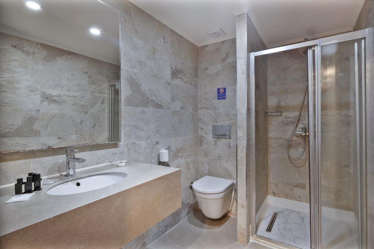 Bathroom 5, Grand Sapphire City Hotel
