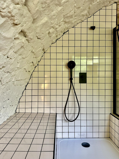 Bathroom 3, Le Sahuc, Aveyron