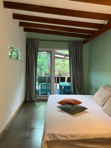 Bedroom 2, Gumm Lonely Club, K. Ko Kut