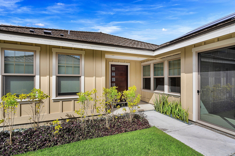 Exterior detail 3, Unbelievable Ocean Front View w Pool - AC - Outdoor Seating!- Vrkcv, Hawaii