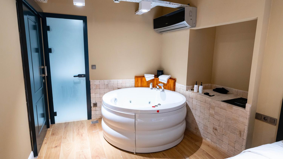 Bathroom 2, DeCamondo Residence, Beyoğlu