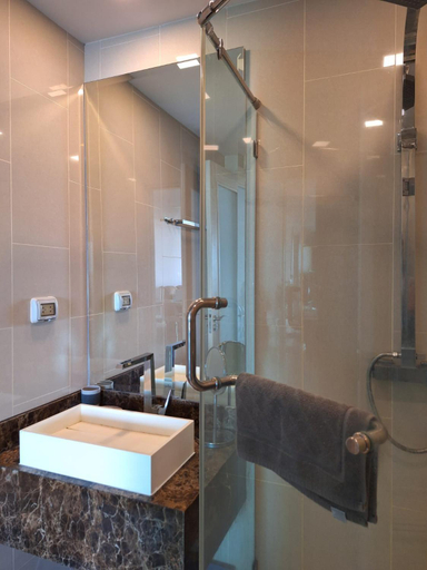 Bathroom 4, The Peak Towers sea view apartments, soi Kasetsin, Pattaya