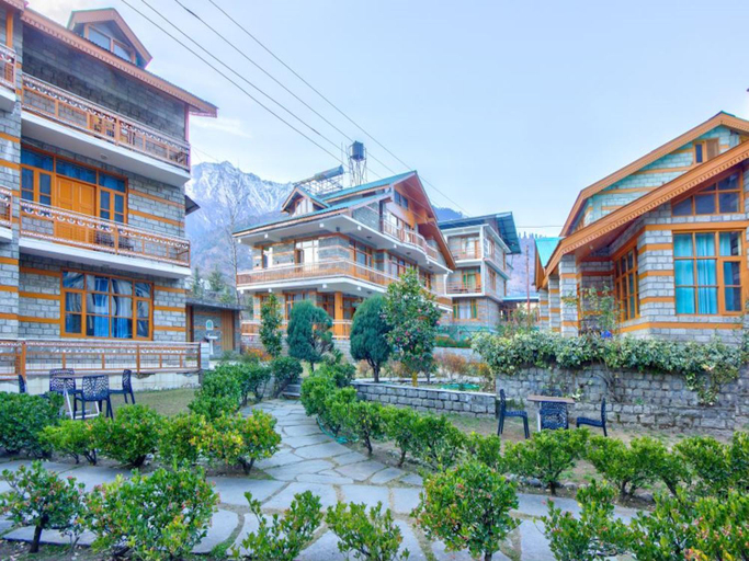 Exterior & Views