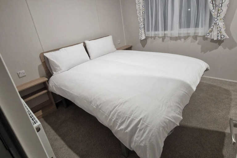 Bedroom, Family Caravan - Sleeps 6 - Pet Friendly - Parking, Essex