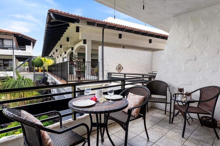 Outdoor dining 2, Great Location - Close to Ocean - Central AC - Vrkcv, Hawaii