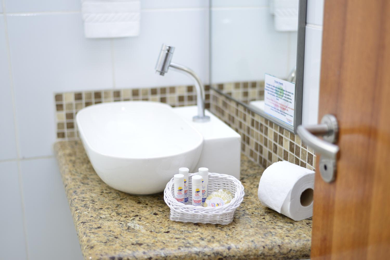 Bathroom 5, Champagnat Praia, Vila Velha