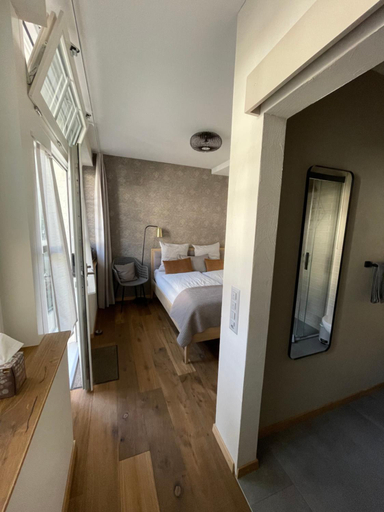 Bedroom 2, Zimmerei, Lac