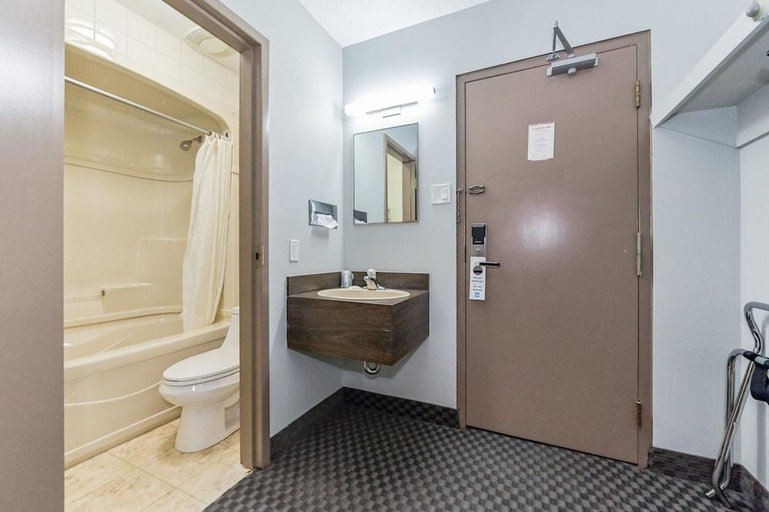Bathroom 4, King Hotel, Perth
